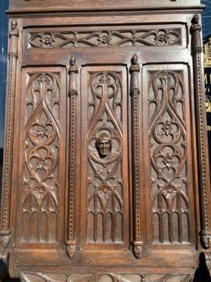Bishop Seat style Gothic - style en Oak wood, Belgium  19 th century