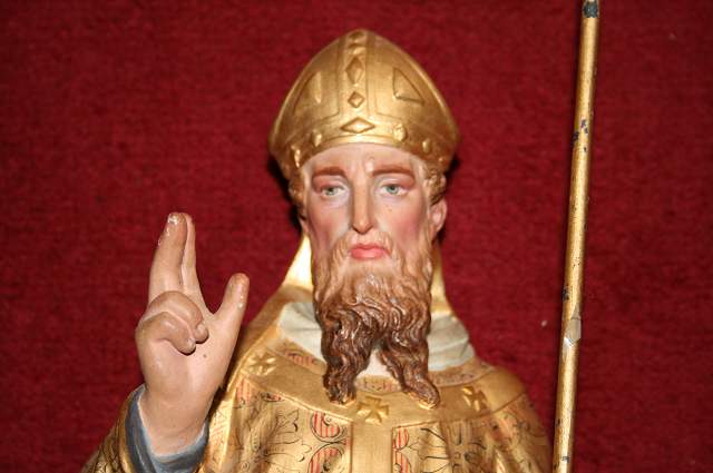 1 Gothic - style Bishop Statue