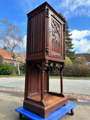 Cabinet  style Gothic - Style en Oak wood, France 19 th century