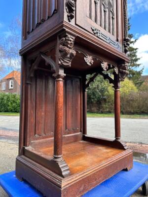 Cabinet  style Gothic - Style en Oak wood, France 19 th century