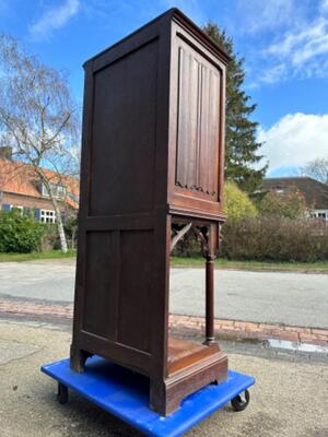Cabinet  style Gothic - Style en Oak wood, France 19 th century