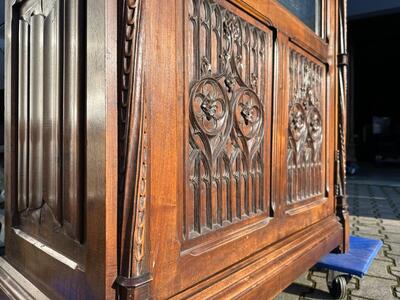 Cabinet  style Gothic - Style en Walnut wood / Glass, France 19 th century