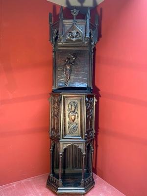 Cabinet style Gothic - style en Oak wood, Belgium 19th century