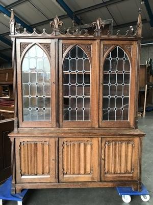 Cabinet style Gothic - style en Oak wood / Stained Glass, Belgium 19th century