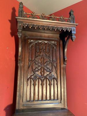 Cabinet style Gothic - style en Walnut wood , France 20 th century ( Anno 1910 )