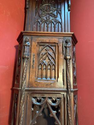 Cabinet style Gothic - style en Walnut wood , France 20 th century ( Anno 1910 )