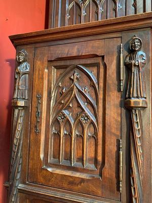 Cabinet style Gothic - style en Walnut wood , France 20 th century ( Anno 1910 )