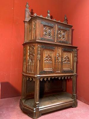 Cabinet style Gothic - style en Walnut wood , France 20 th century ( Anno 1910 )