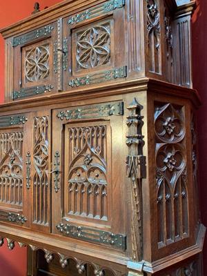 Cabinet style Gothic - style en Walnut wood , France 20 th century ( Anno 1910 )