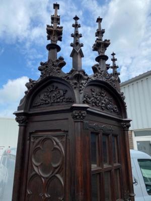 Cabinet  style Gothic - style en Oak wood, France 19 th century