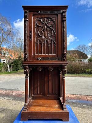 Cabinet  style Gothic - Style en Oak wood, France 19 th century