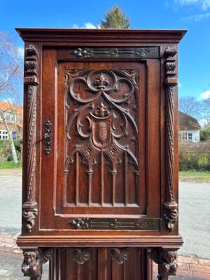 Cabinet  style Gothic - Style en Oak wood, France 19 th century