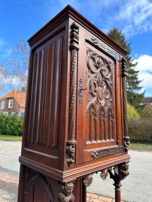 Cabinet  style Gothic - Style en Oak wood, France 19 th century