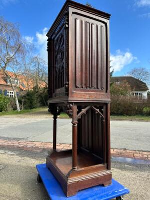 Cabinet  style Gothic - Style en Oak wood, France 19 th century