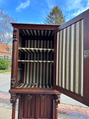 Cabinet  style Gothic - Style en Oak wood, France 19 th century