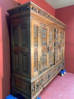 Cabinet style Gothic - style en Oak wood, Belgium 20th century