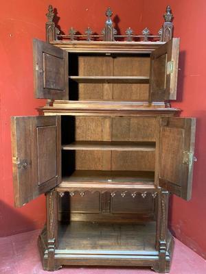 Cabinet style Gothic - style en Walnut wood , France 20 th century ( Anno 1910 )