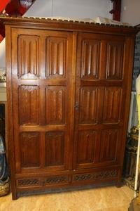 Cabinet style Gothic - style en wood oak, Belgium 19th century