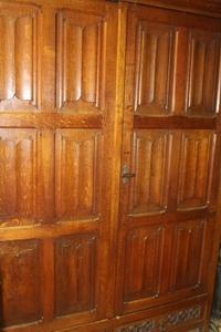 Cabinet style Gothic - style en wood oak, Belgium 19th century