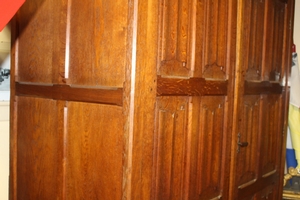 Cabinet style Gothic - style en wood oak, Belgium 19th century