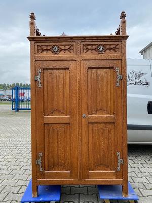 Cabinet  style Gothic - Style en Oak Wood, Belgium 19th century