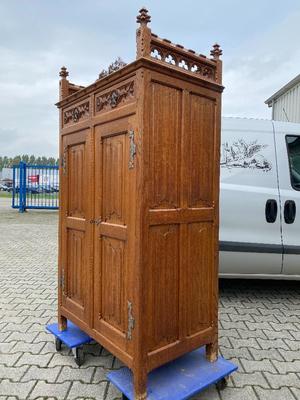 Cabinet  style Gothic - Style en Oak Wood, Belgium 19th century