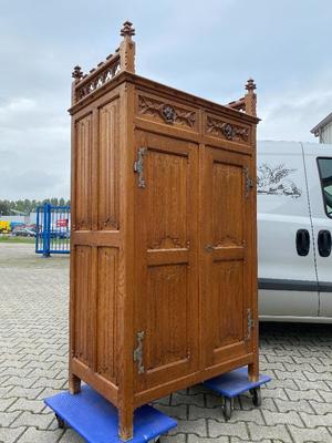 Cabinet  style Gothic - Style en Oak Wood, Belgium 19th century