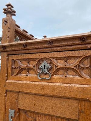 Cabinet  style Gothic - Style en Oak Wood, Belgium 19th century