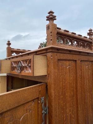 Cabinet  style Gothic - Style en Oak Wood, Belgium 19th century