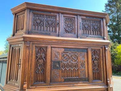 Cabinet  style Gothic - style en Oak wood, Belgium 19 th century