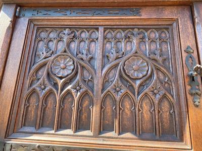 Cabinet  style Gothic - style en Oak wood, Belgium 19 th century