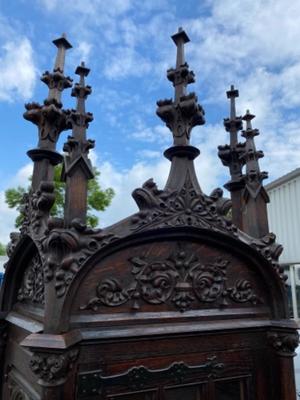 Cabinet  style Gothic - style en Oak wood, France 19 th century