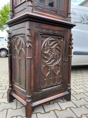 Cabinet  style Gothic - style en Oak wood, France 19 th century