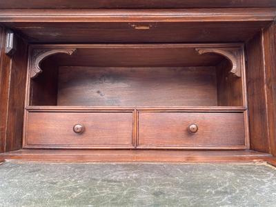 Cabinet  style Gothic - Style en Oak wood, Belgium 19 th century