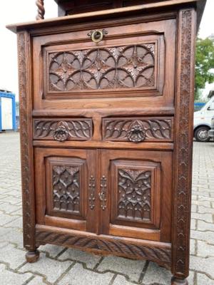 Cabinet  style Gothic - Style en Oak wood, Belgium 19 th century