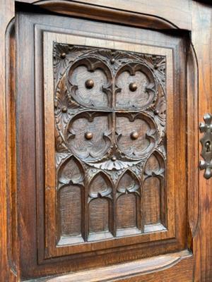 Cabinet  style Gothic - Style en Oak wood, Belgium 19 th century