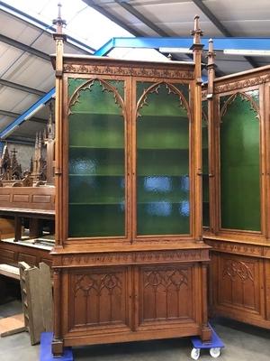 Cabinet style Gothic - style en Oak wood, Belgium 19th century