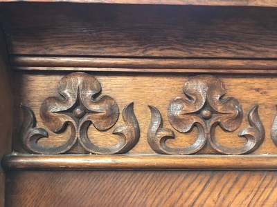 Cabinet style Gothic - style en Oak wood, Belgium 19th century