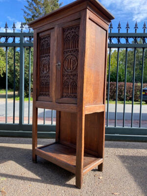Cabinet  style Gothic - style en Oak wood, Belgium  19 th century ( Anno 1865 )