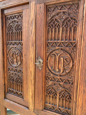 Cabinet  style Gothic - style en Oak wood, Belgium  19 th century ( Anno 1865 )