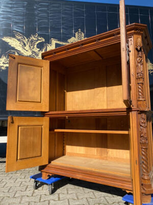 Cabinet style Gothic - style en Oak wood, France 19 th century