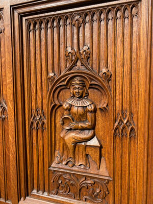 Cabinet style Gothic - style en Oak wood, France 19 th century