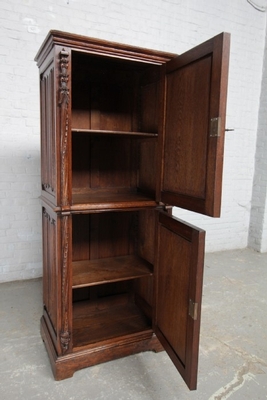 Cabinet  style Gothic - style en Oak Wood, France 19th century