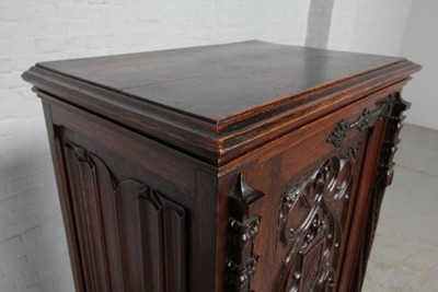 Cabinet  style Gothic - style en Oak Wood, France 19th century