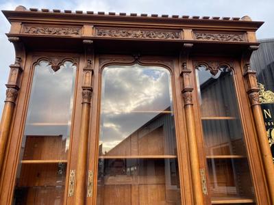 Cabinet / Bookcase  style Gothic - Style en Oak wood, France 19 th century