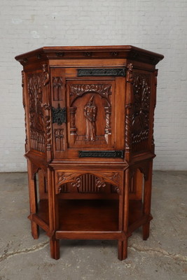 Cabinet Expected ! style Gothic - Style en Oak wood, France 19 th century