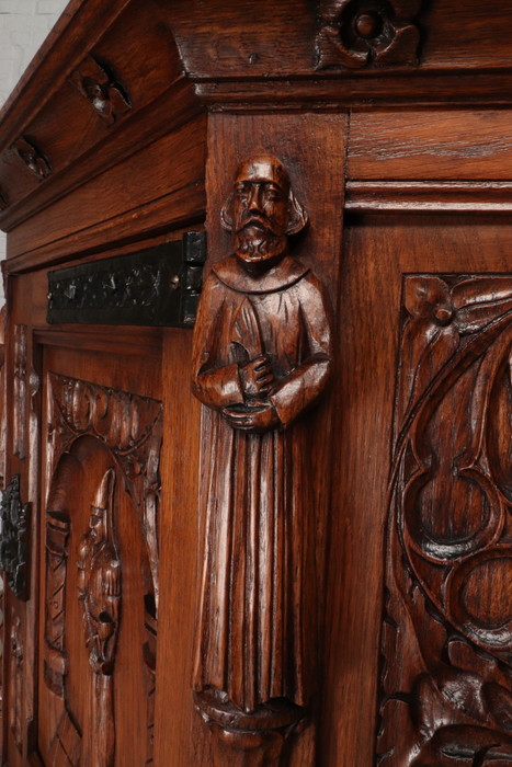 1 Gothic - Style Cabinet Expected !