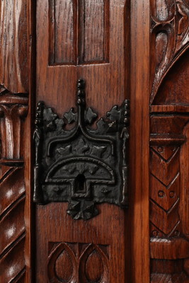 Cabinet Expected ! style Gothic - Style en Oak wood, France 19 th century