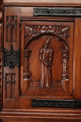 Cabinet Expected ! style Gothic - Style en Oak wood, France 19 th century