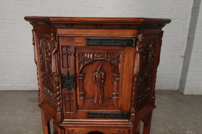 Cabinet Expected ! style Gothic - Style en Oak wood, France 19 th century